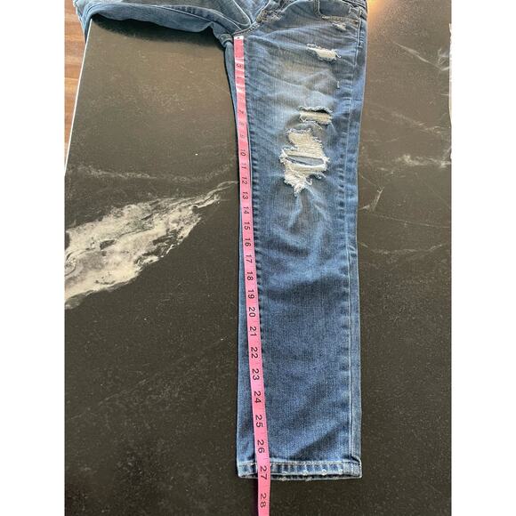 Abercrombie and Fitch Distressed skinny Jean. Size 2 w 26 - Picture 8 of 9